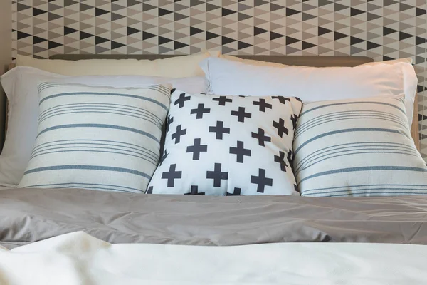 yastıklar, iç dekorasyon tasarım kümesi ile modern yatak odası