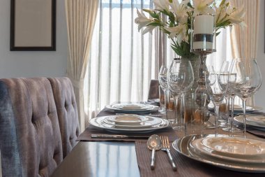 lüks yemek masası klasik yemek odası, ahşap masa klasik sandalye stil, iç tasarım konsepti ile belirlenen tablo ile