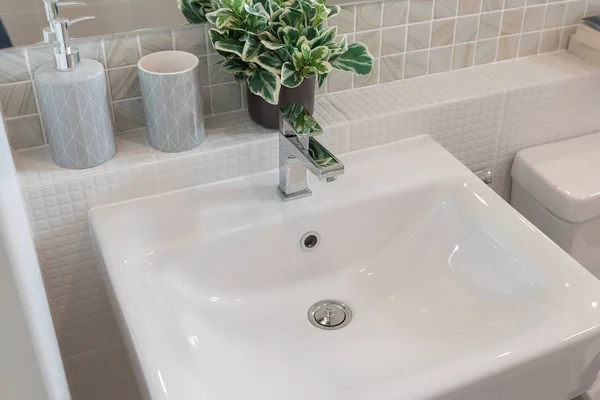 Interior Del Cuarto Baño Una Nueva Casa Lujo Lavabo Con —  Fotos de Stock