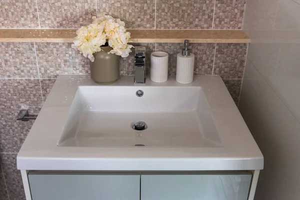 Modernes Badezimmer Mit Modernem Waschbecken Raumgestaltung Dekorationskonzept — Stockfoto