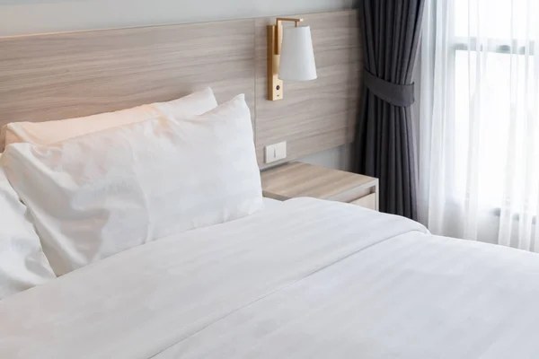 Moderne Slaapkamer Met Houten Bed Witte Kleur Toon Kussens Interieur — Stockfoto