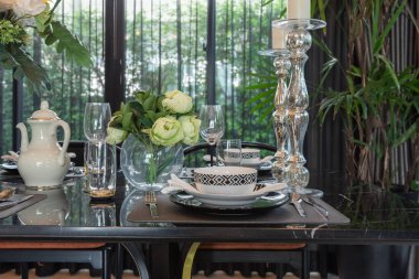 modern yemek odası iç tasarım konsepti içinde yemek tablo klasik tarzı tablo ayarlama