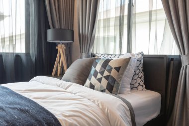 Klasik tarz yatak odası yastıklar klasik yatak, iç dekorasyon tasarım konsepti ayarla.