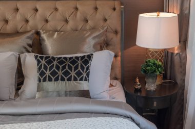 Klasik tarz yatak odası yastıklar klasik yatak, iç dekorasyon tasarım konsepti ayarla.