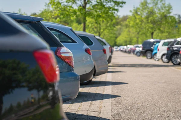 Fila Coches Estacionamiento Estacionamiento Aire Libre — Foto de Stock