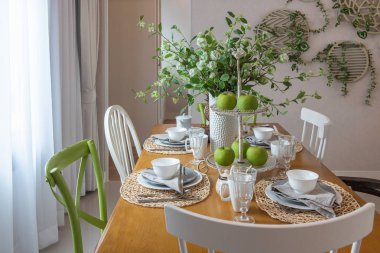 modern masa ahşap yemek masası üzerinde modern yemek odası iç tasarım konsepti içinde ayarla