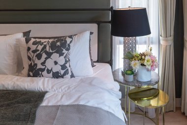 Klasik tarz yatak odası yastıklar klasik yatak, iç dekorasyon tasarım konsepti ayarla.