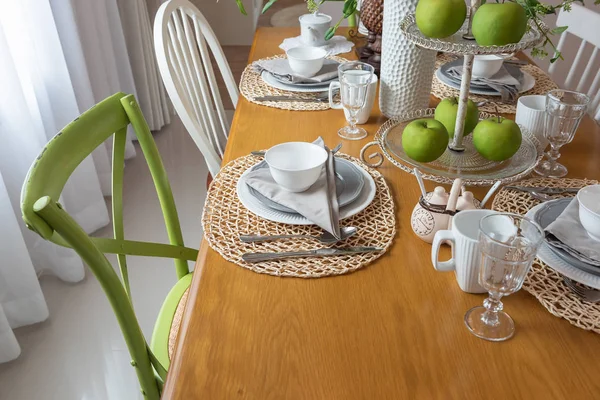 Moderner Tisch Auf Holztisch Modernem Esszimmer Raumkonzept — Stockfoto