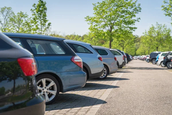 Fila Coches Estacionamiento Estacionamiento Aire Libre — Foto de Stock