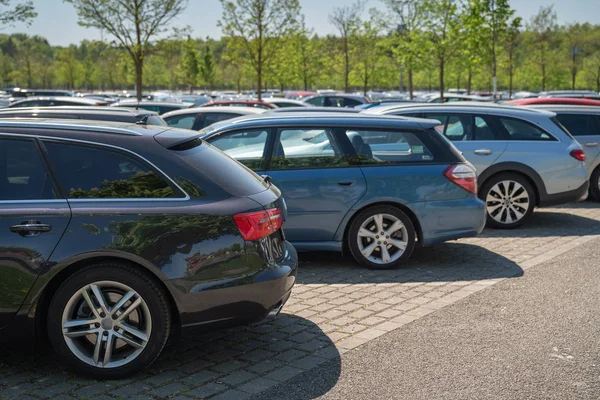 Fila Coches Estacionamiento Estacionamiento Aire Libre — Foto de Stock