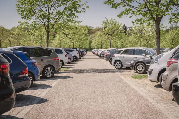 Fila Coches Estacionamiento Estacionamiento Aire Libre — Foto de Stock