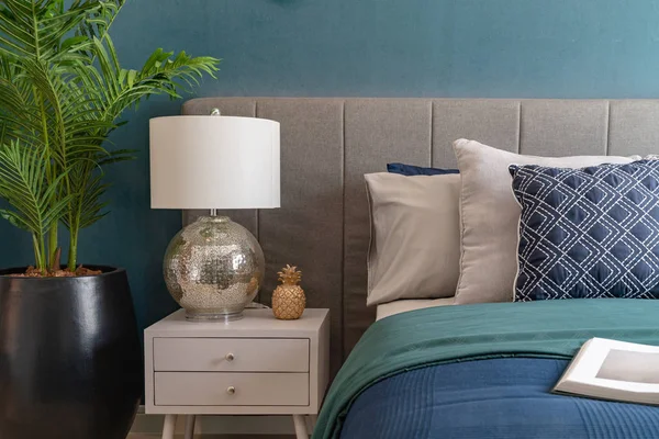 Moderne grüne Farbton Schlafzimmer — Stockfoto