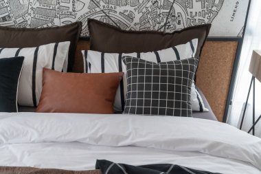 yastıklar dizi modern yatak odası