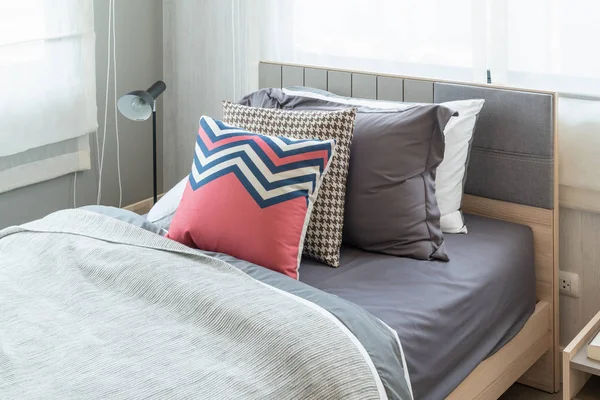Yastıklar dizi modern yatak odası — Stok fotoğraf