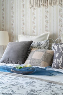 yastıklar dizi modern yatak odası