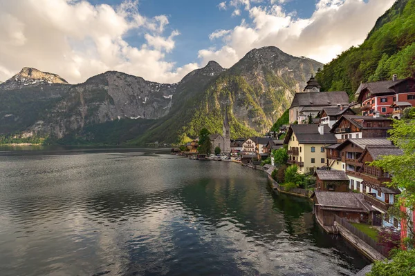 Aldeia de Hallstatt no lago Hallstatter — Fotografia de Stock