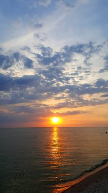 Deniz kıyısında düşüş