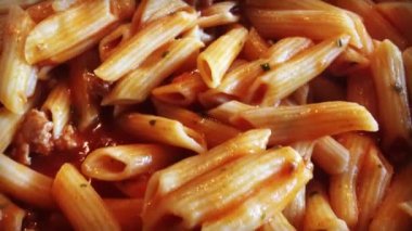 Makarna bolognese 4 k video yakın pişirme