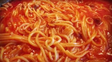 Spagetti bolognese 4 k video yakın pişirme