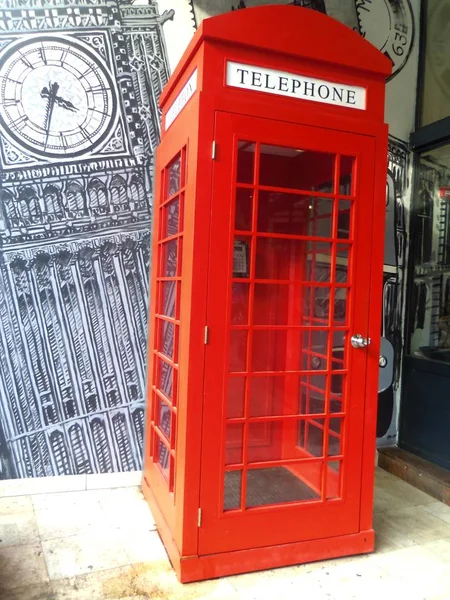 Rode Telefooncel Grafitti Big Ben Londen — Stockfoto