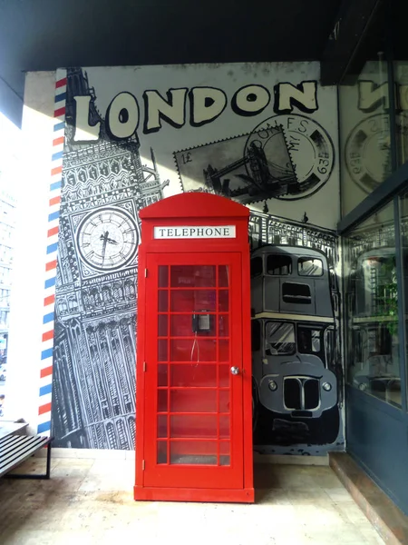 Telefono Rosso Box Grafitti Big Ben Londra — Foto Stock