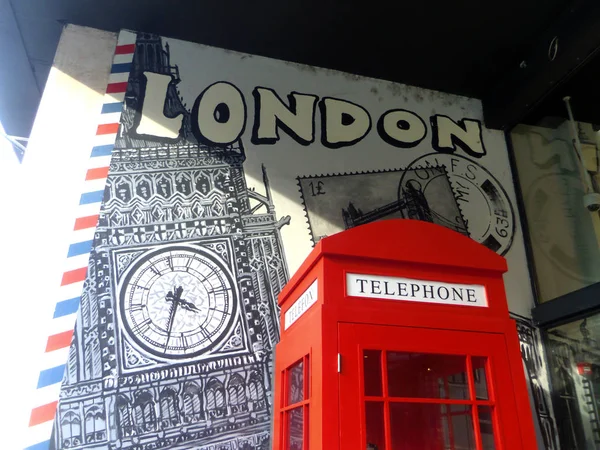 Telefono Rosso Box Grafitti Big Ben Londra — Foto Stock