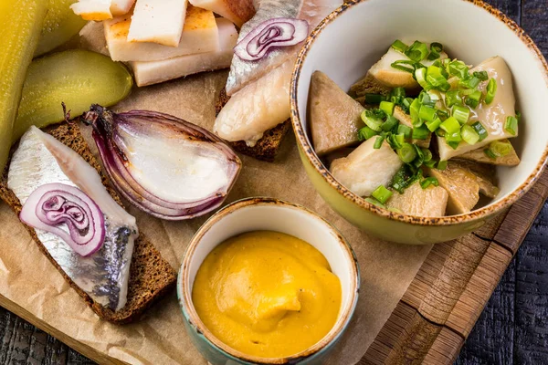 Amuse Van Haring Gemarineerde Champignons Pickles — Stockfoto