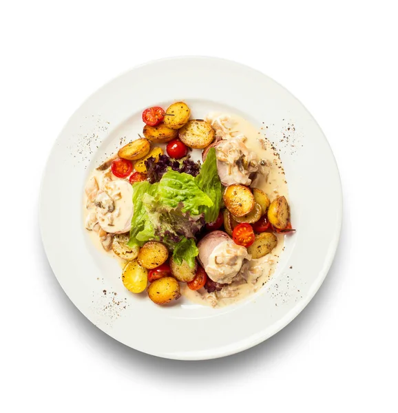 Medalhões Carne Molho Creme Com Guarnição Batatas Jovens Assadas — Fotografia de Stock