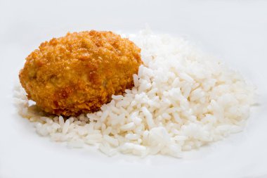 tavuk göğsü ile garnitür pirinç bir planla