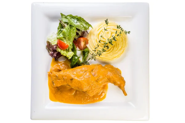 Pato en salsa de curry con un plato de puré de papas en un squ —  Fotos de Stock