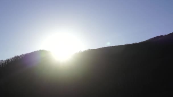 Красивое Утреннее Солнце Восходит Над Холмами Осенним Утром — стоковое видео