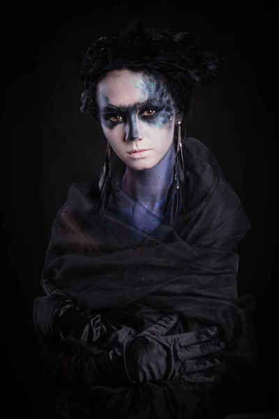 Servizio fotografico di Halloween Giorno dei morti su uno sfondo nero con in studio . — Foto Stock