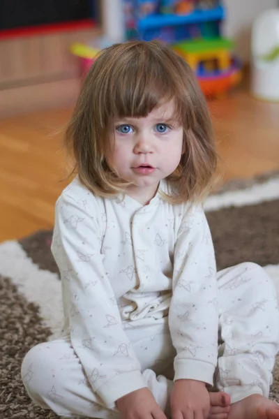Portret de adorable niña — Foto de Stock