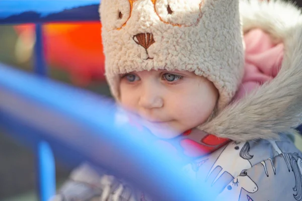 Menina no parque infantil — Fotografia de Stock