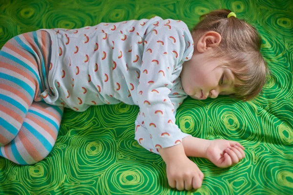 Bebé niña durmiendo . — Foto de Stock