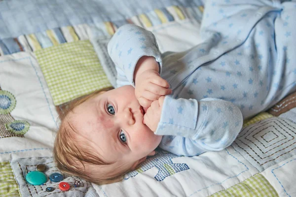 Sehr glückliches Baby — Stockfoto