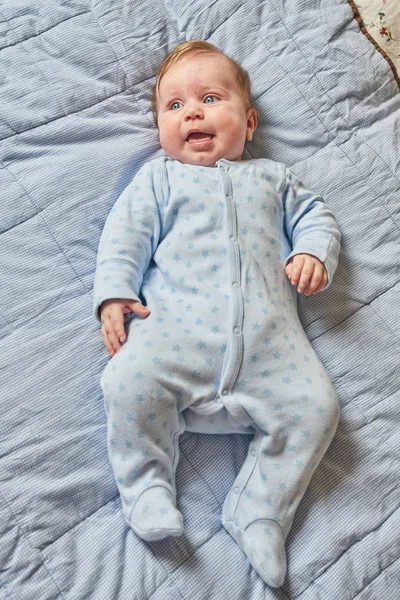 Sehr glückliches Baby — Stockfoto