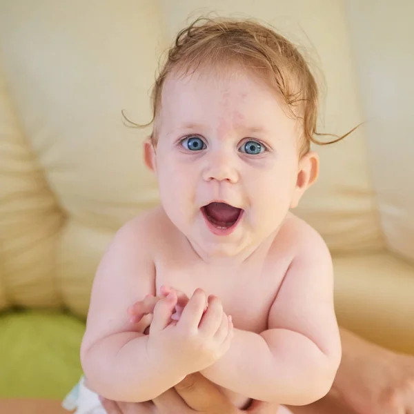 Retrato de bebé divertido — Foto de Stock