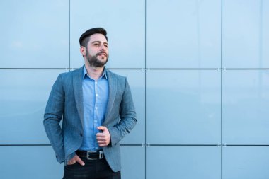 yakışıklı iş adamı