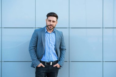 yakışıklı iş adamı