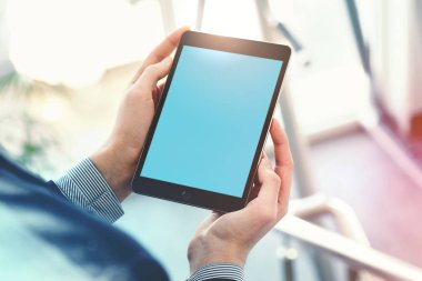 iş adamı tutun tablet pc