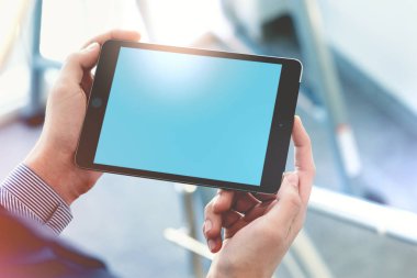 iş adamı tutun tablet pc