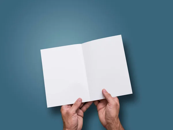 Man hold in hands open blank brochure. — Stock Photo, Image