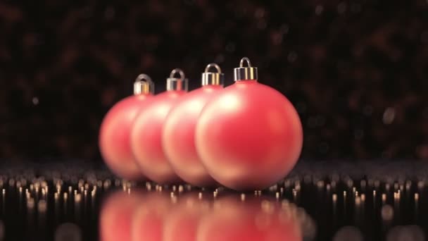 Caméra voler autour de givré brillant boules de Noël rouges 