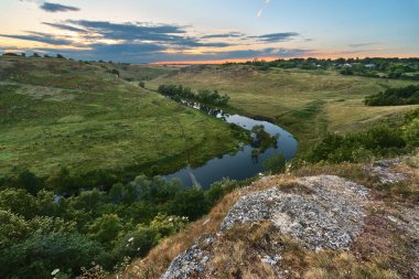 Bahar, yatay, yeşil tepeler