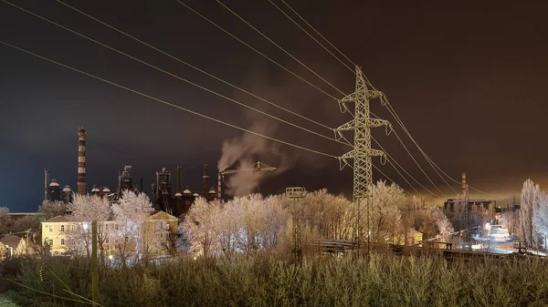 Chimeneas Humeantes Una Planta Metalúrgica — Foto de Stock