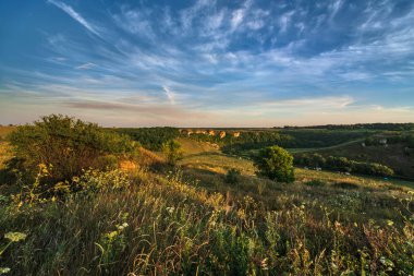 alanları ve güzel bulutlar ile manzara
