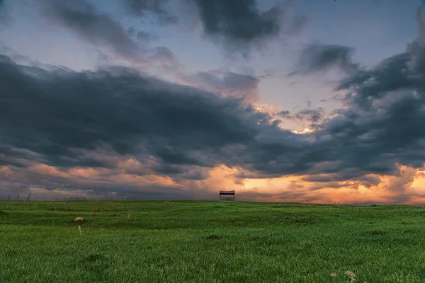 Paisaje Con Campos Hermosas Nubes — Foto de Stock