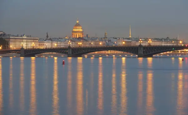 Katedra Izaaka Nocy Rozważania Mosty Petersburga Tle Katedry — Zdjęcie stockowe