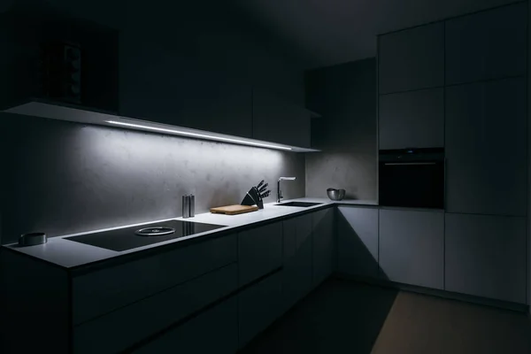 Cozinha Moderna Design Minimalista Durante Noite Com Faixa Luz Led — Fotografia de Stock